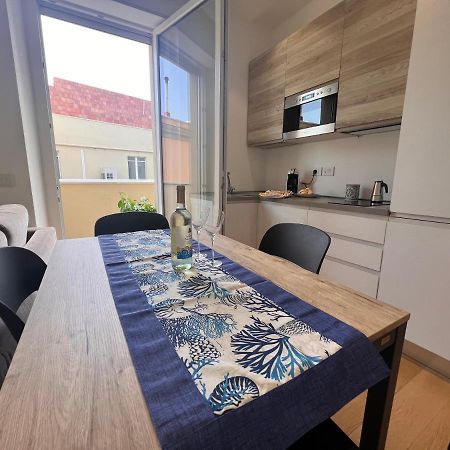Happy Holiday Apartment Кальяри Экстерьер фото