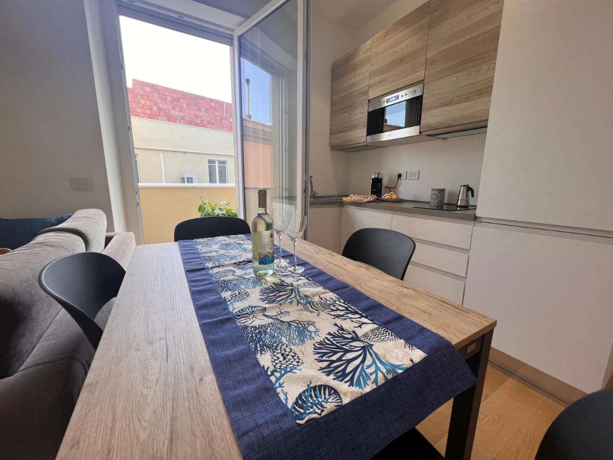 Happy Holiday Apartment Кальяри Экстерьер фото